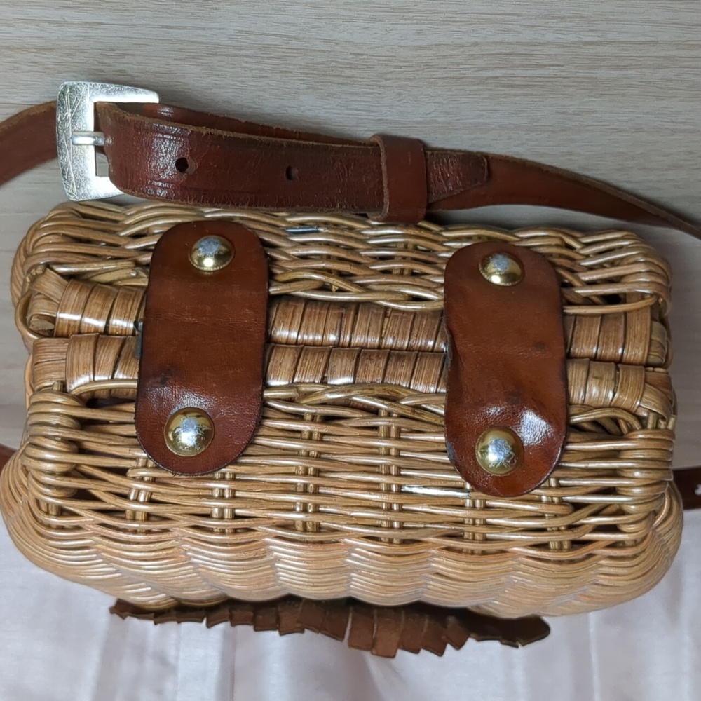 Wicker & Leather Mister Ernest Hinged Purse - Picture 10 of 11